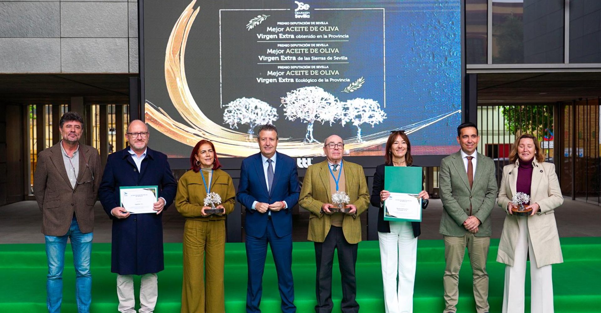 03-090326-ACEITE-PREMIOS-ENTREGA-1