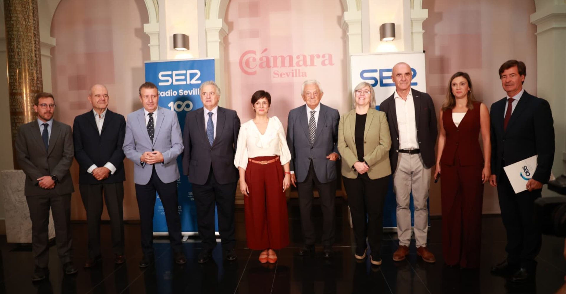 10-161025 FOTO ministra Vivienda