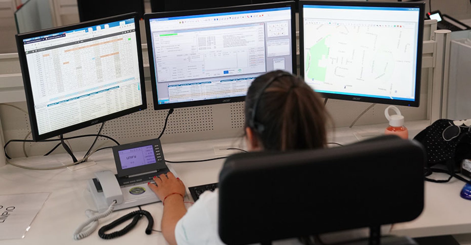 1641213060198Gestora de espaldas