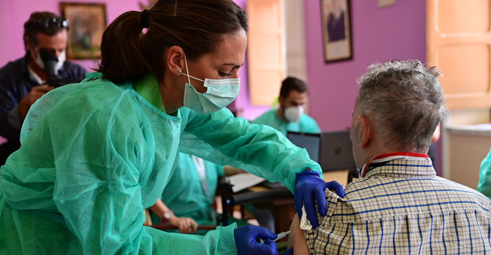 1696588578636SYC VacMayores_GripeCovid_Est