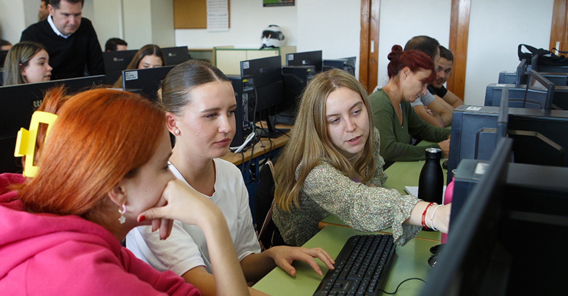 1727098726209alumnas_Est