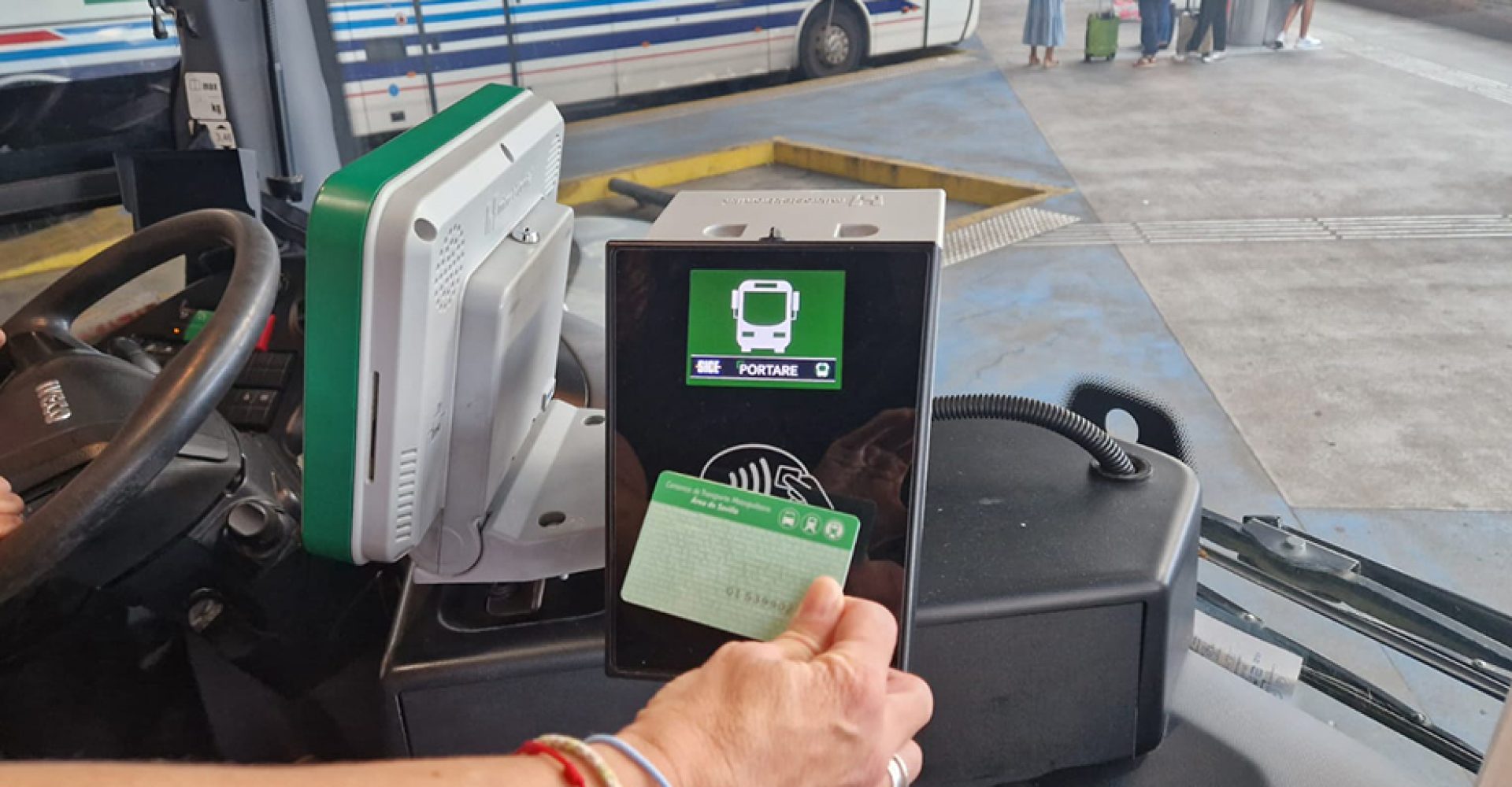 1727429696576TarjetaConsorcioMetropolitanoest