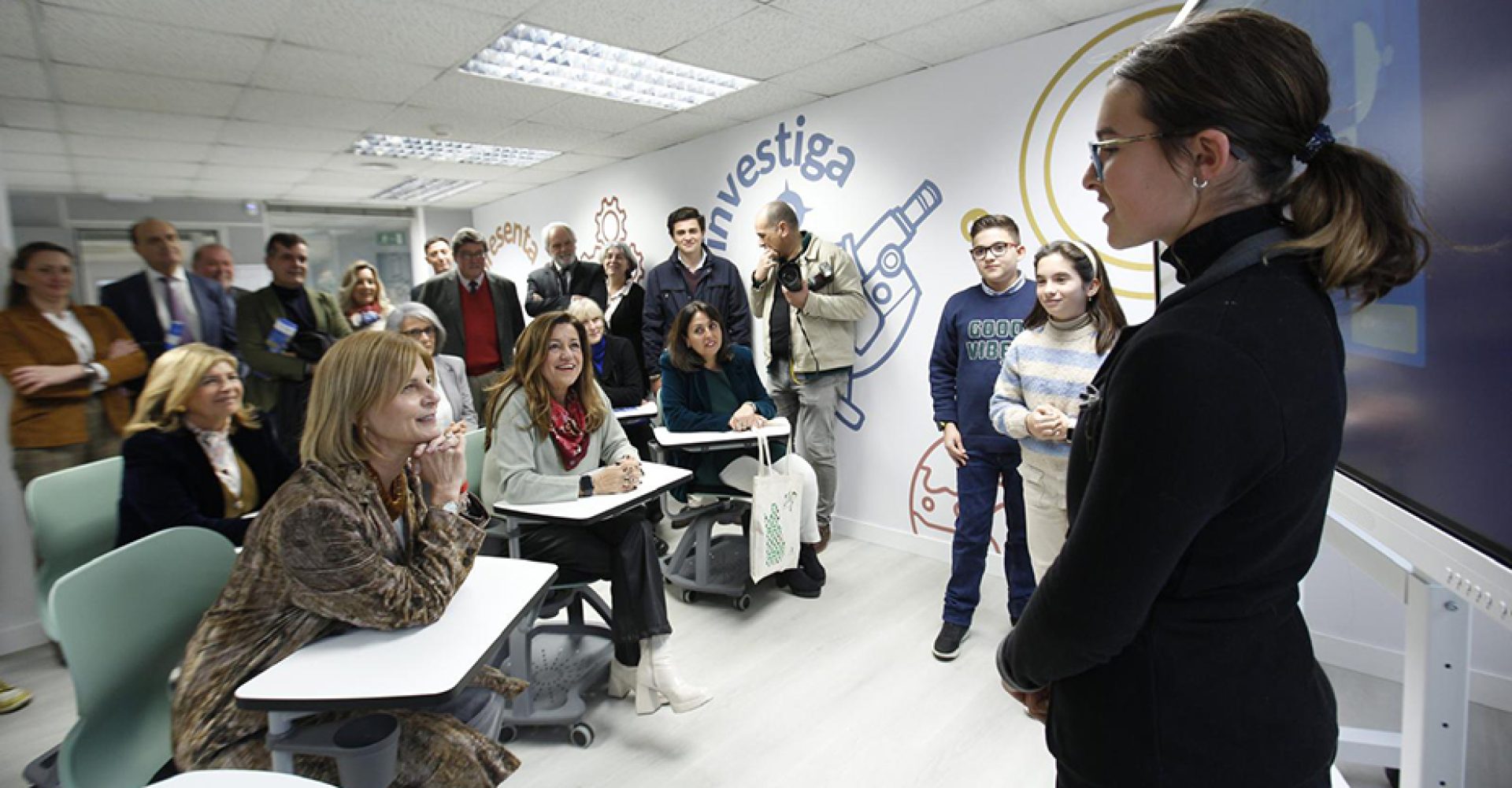 La consejera de Desarrollo Educativo, María del Carmen Castillo, durante la inauguración del 'Aula del Futuro' del Centro del Profesorado de Jerez de la Frontera.