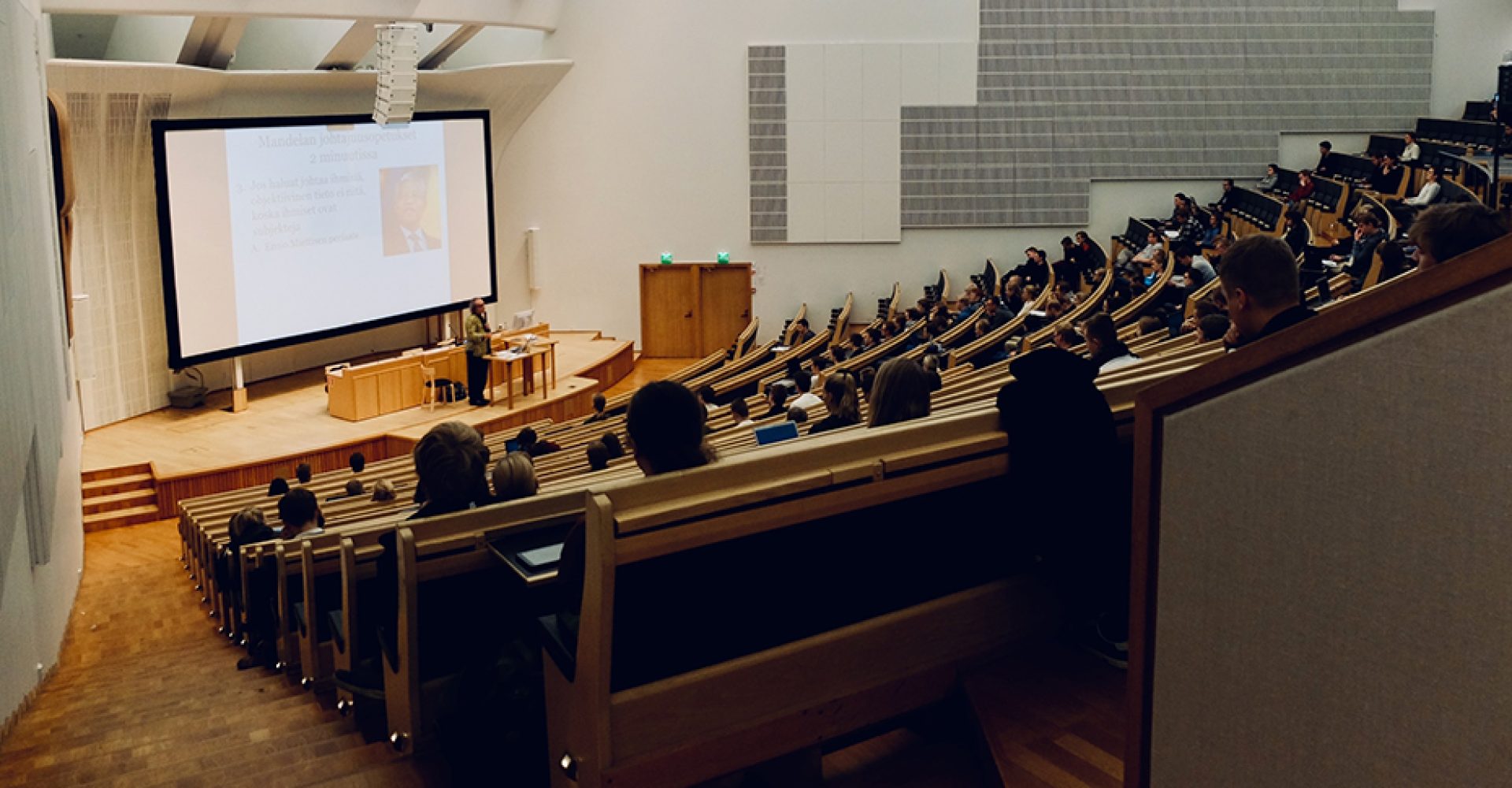 1741452453879AulaUniversitaria_Est