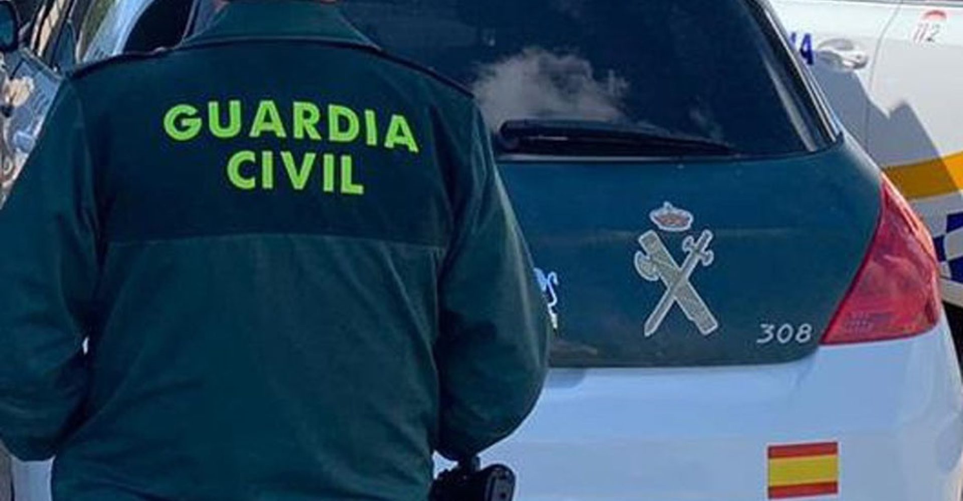 (Foto de ARCHIVO)
Archivo - Un agente de la Guardia Civil junto a un vehículo oficial.

REMITIDA / HANDOUT por GUARDIA CIVIL
Fotografía remitida a medios de comunicación exclusivamente para ilustrar la noticia a la que hace referencia la imagen, y citando la procedencia de la imagen en la firma
11/6/2021
