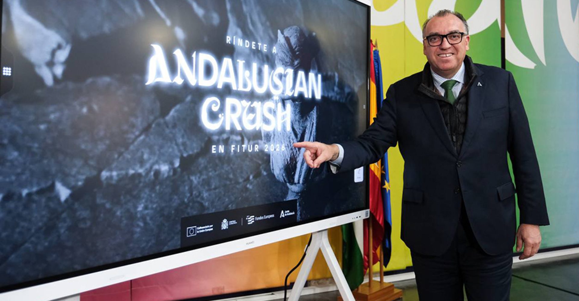 El consejero de Turismo y Andalucía Exterior, Arturo Bernal, durante la presentación en Málaga de la oferta de Andalucía en Fitur 2026.
