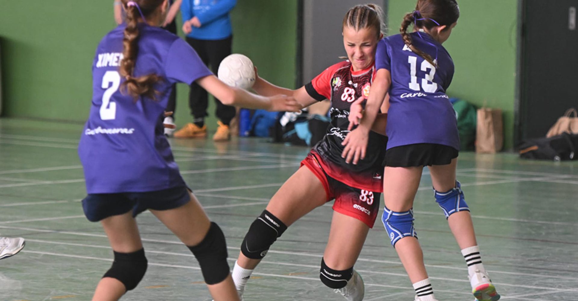 1774358019225balonmanoEst