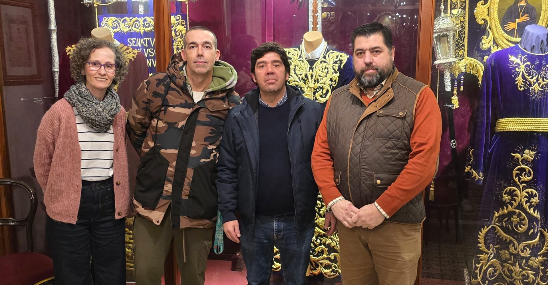 2025.01.21 FOTO DE CALLEJA CON HERMANDAD DOLOR Y CABALLERO