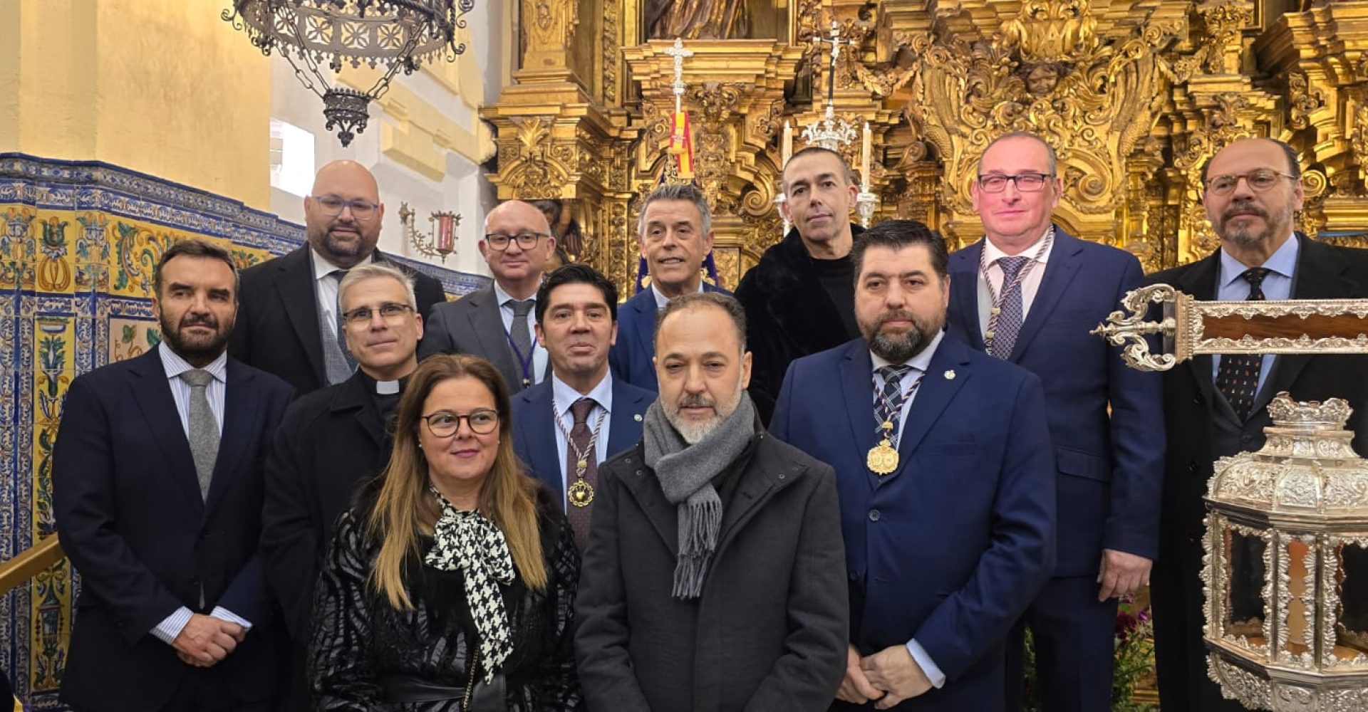 2025.02.08 FOTO DE CALLEJA, BELLO, ALEGRE Y GONZÁLEZ EN TRASLADO DE LA HERMANDAD DE DOLOR Y SACRIFICIO