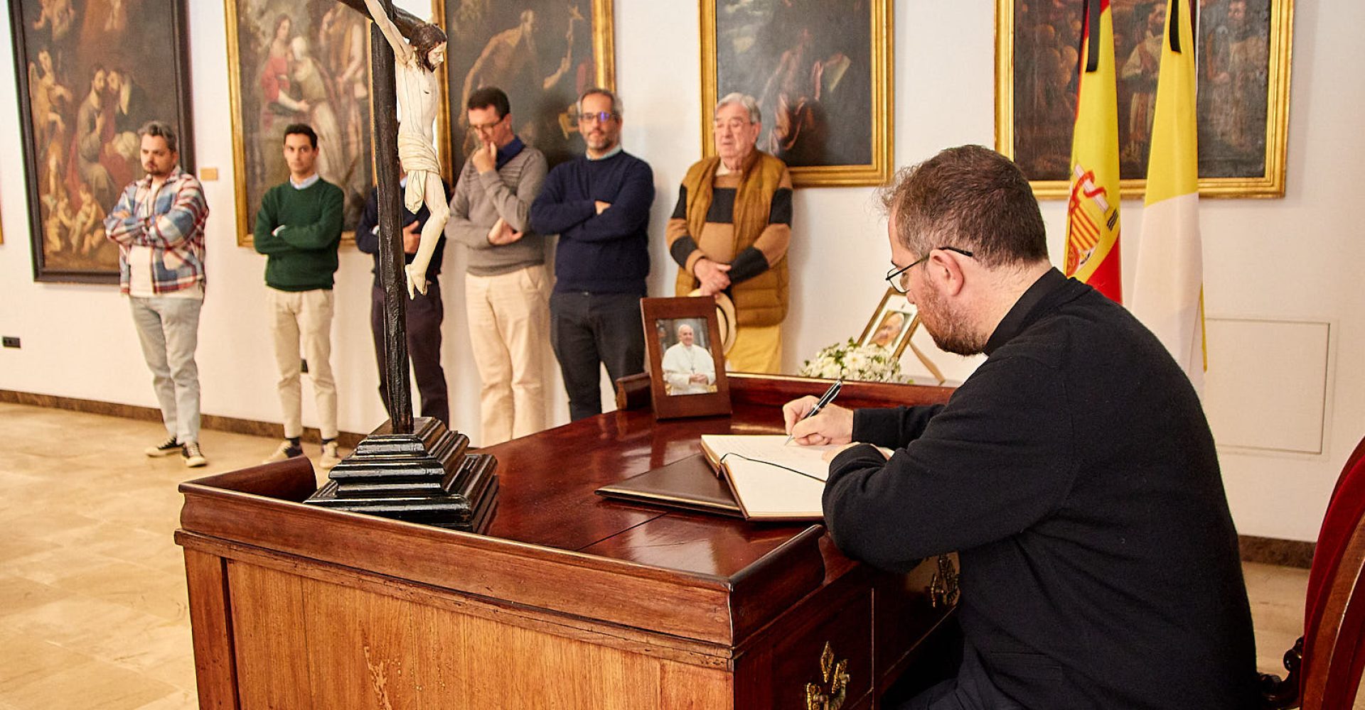 20250423_libro_condolencias_obispado_papa_francisco_web_19