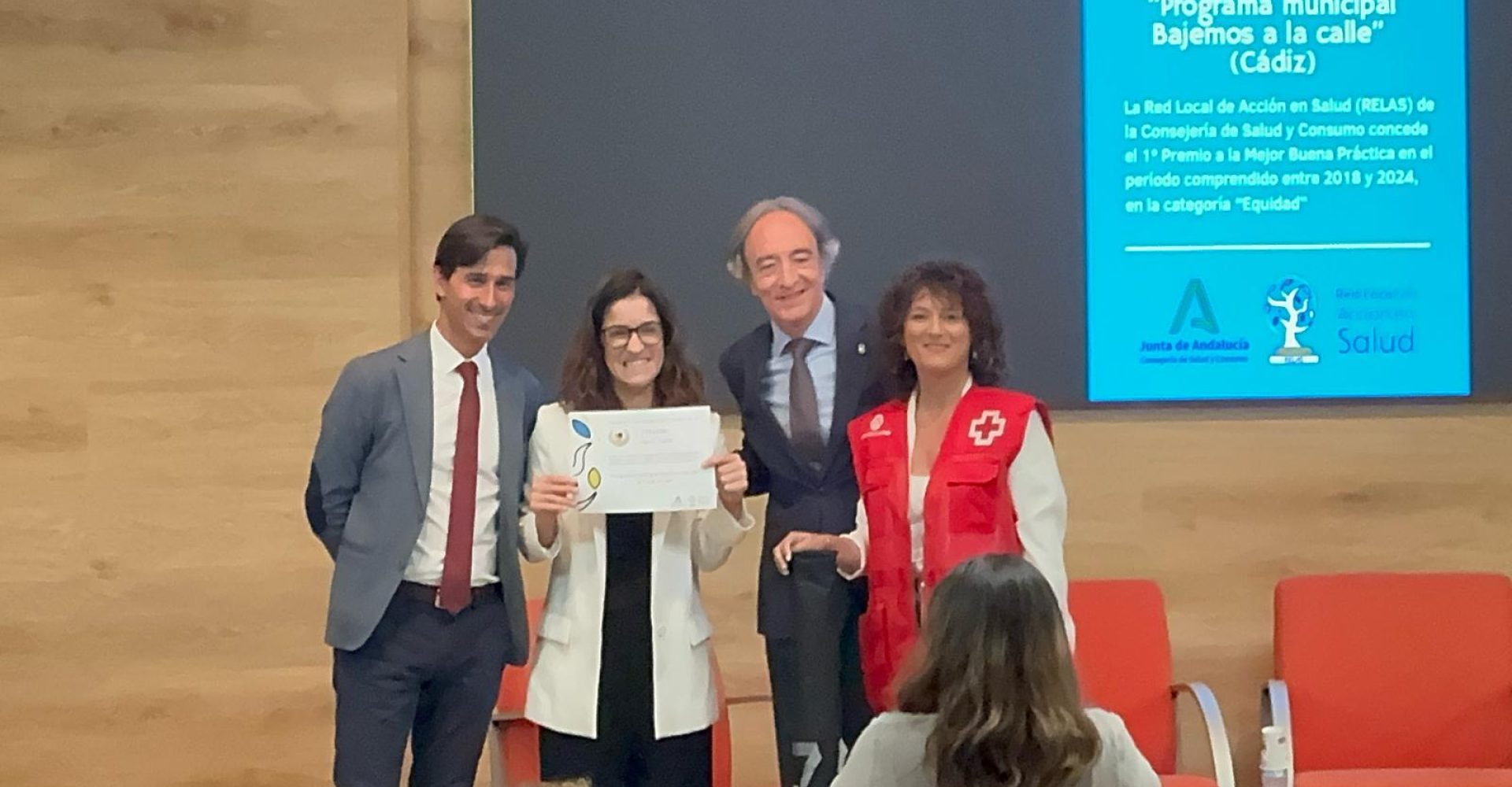 20250520 Gloria Bazán recoge el Premio RELAS por Bajemos a la Calle