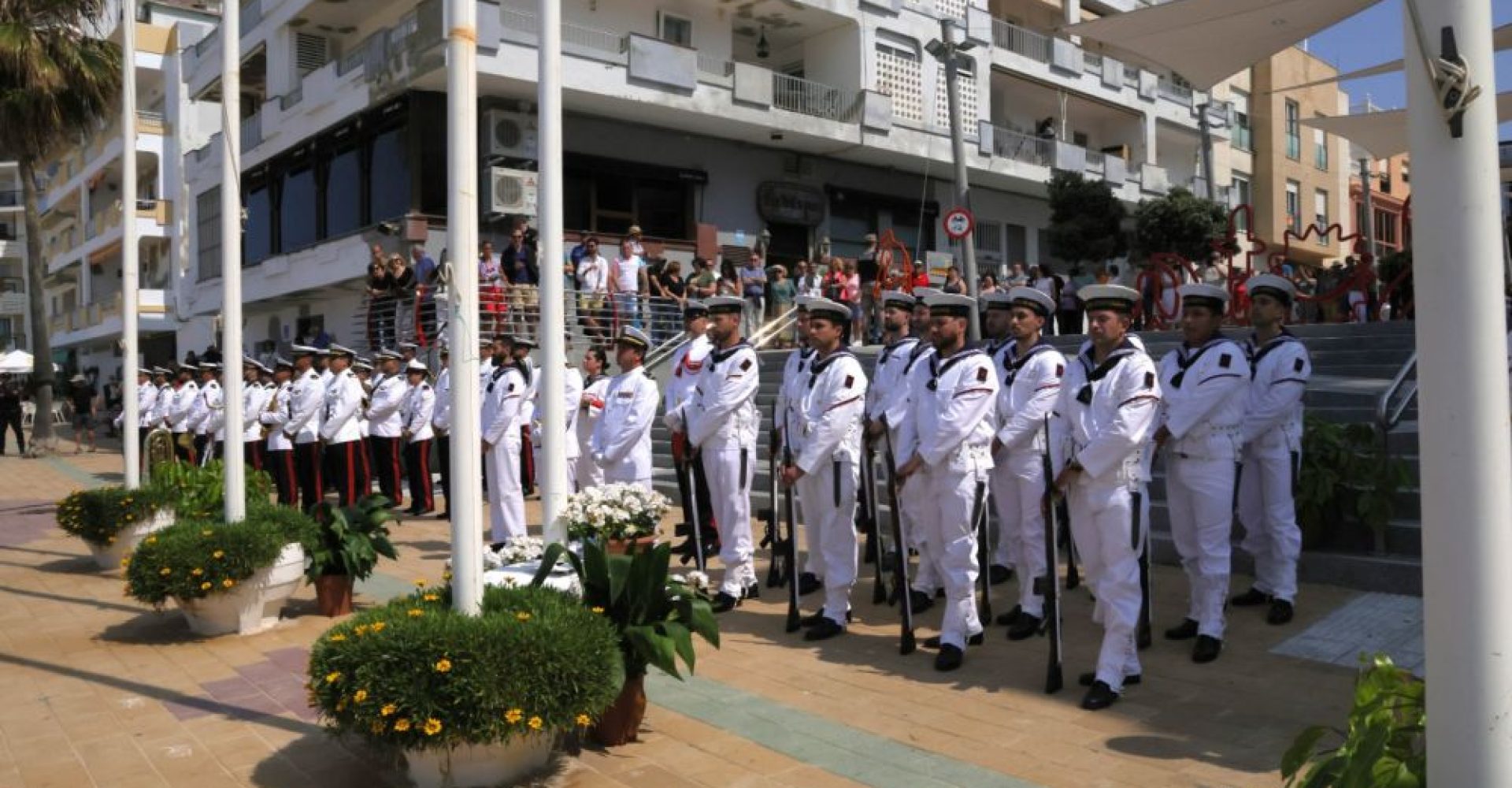 250519 izado bandera y banda tercio sur Armada 12-09f6a21d