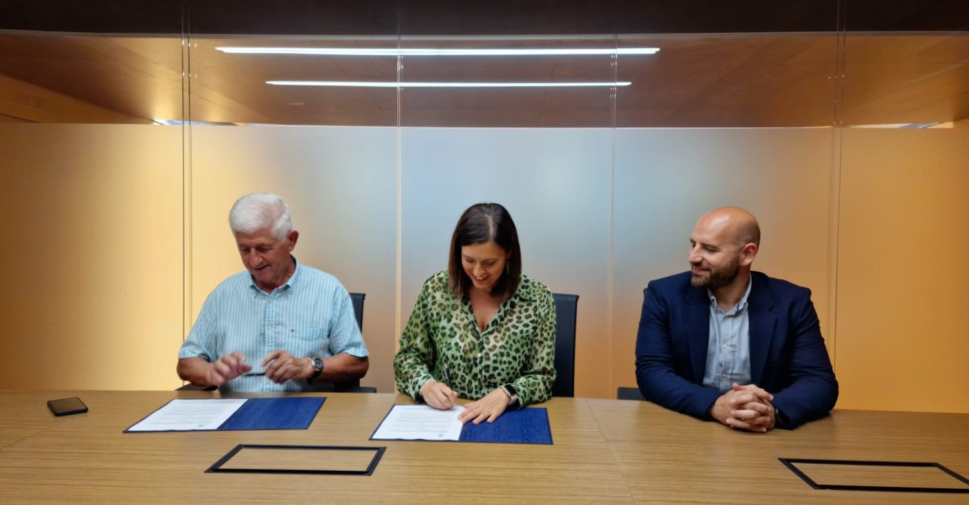 300623FirmaConvenioSanFernandoVecinos