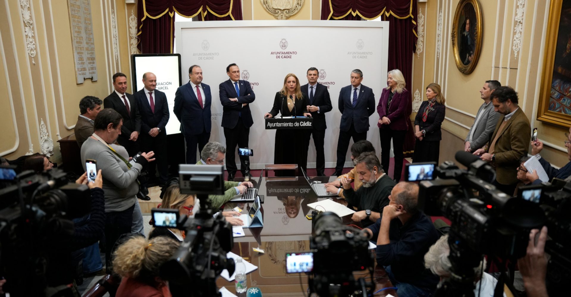 Acuerdo Valcarcel_interviene Almudena Martinez