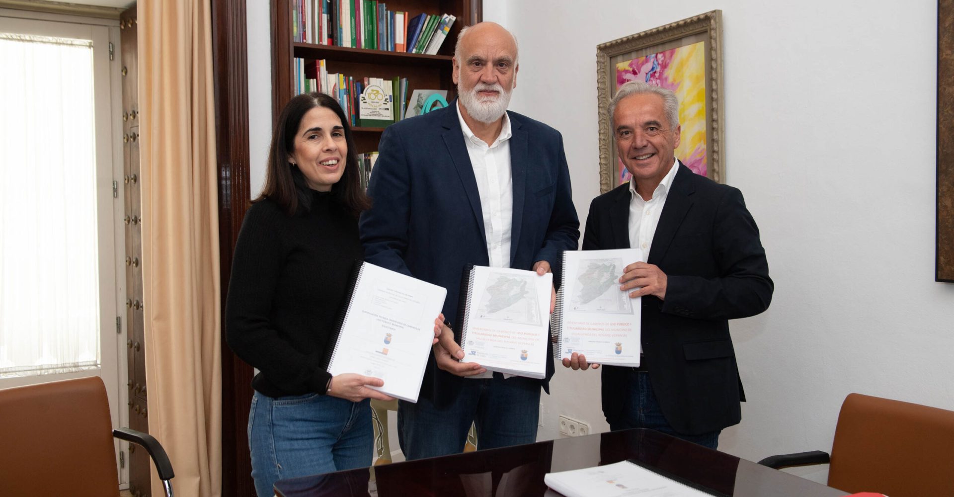 Entrega del inventario de caminos públicos a Villaluenga