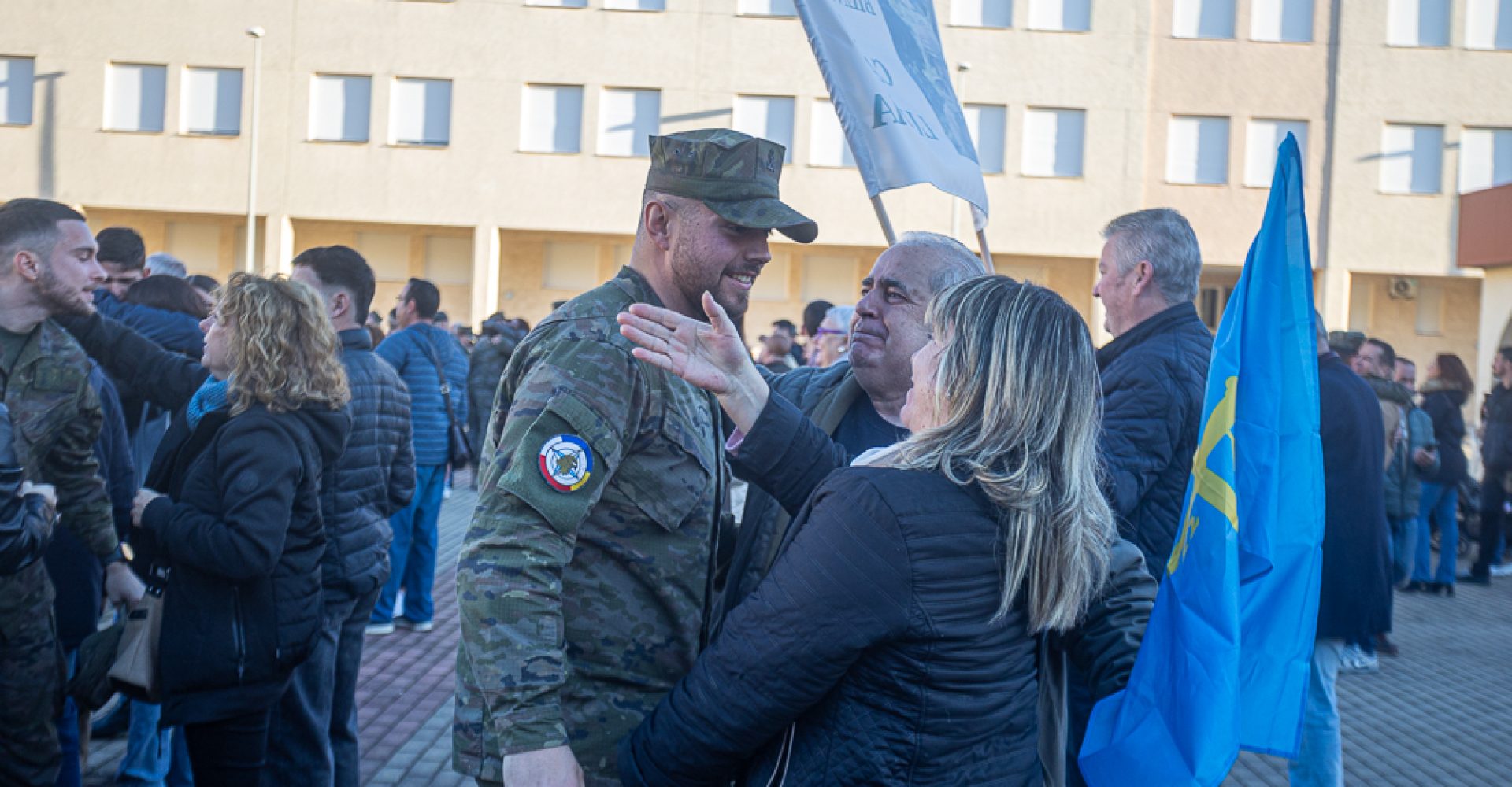 FOTO 2. Recibimiento de los familiares la FIMAR R-II