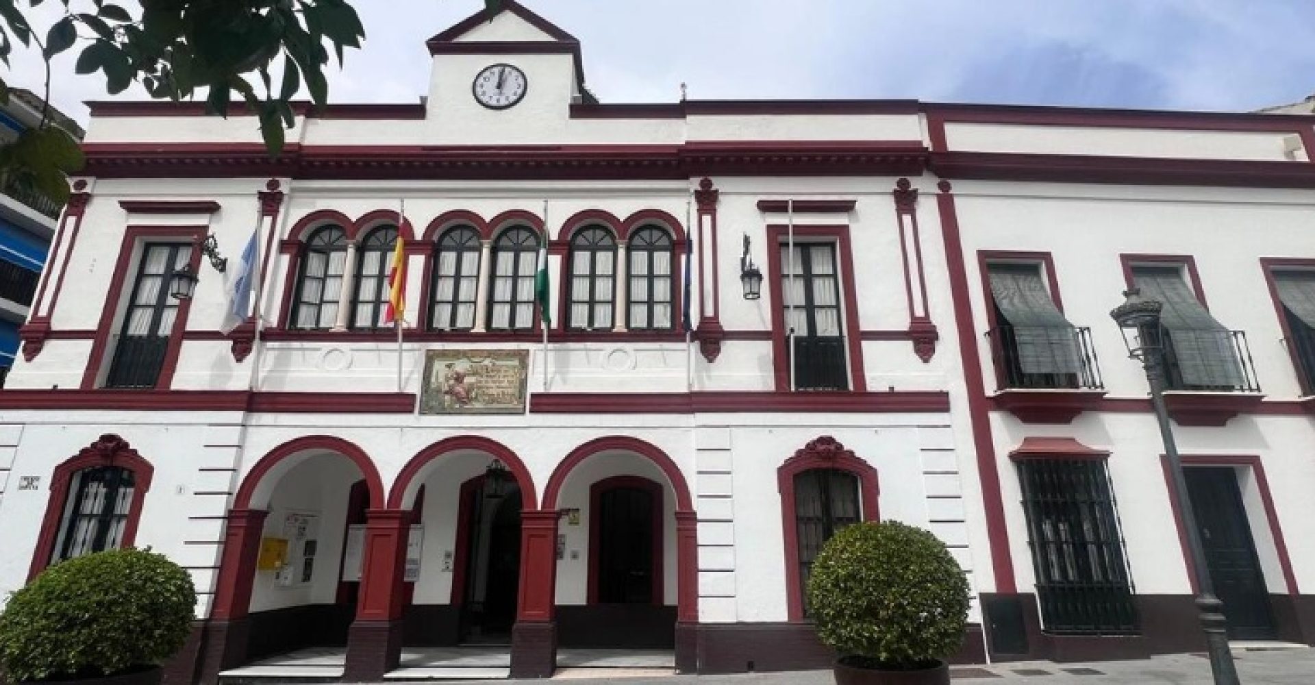 Fachada-Ayuntamiento-Lebrija.jpg_374706710