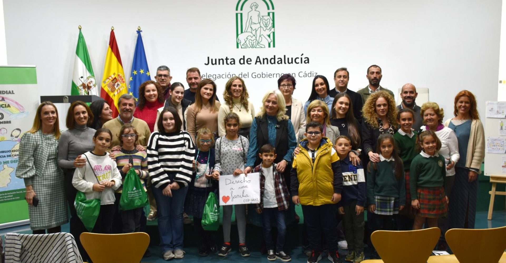 Foto Entrega de premios Mi dibujo me defiende