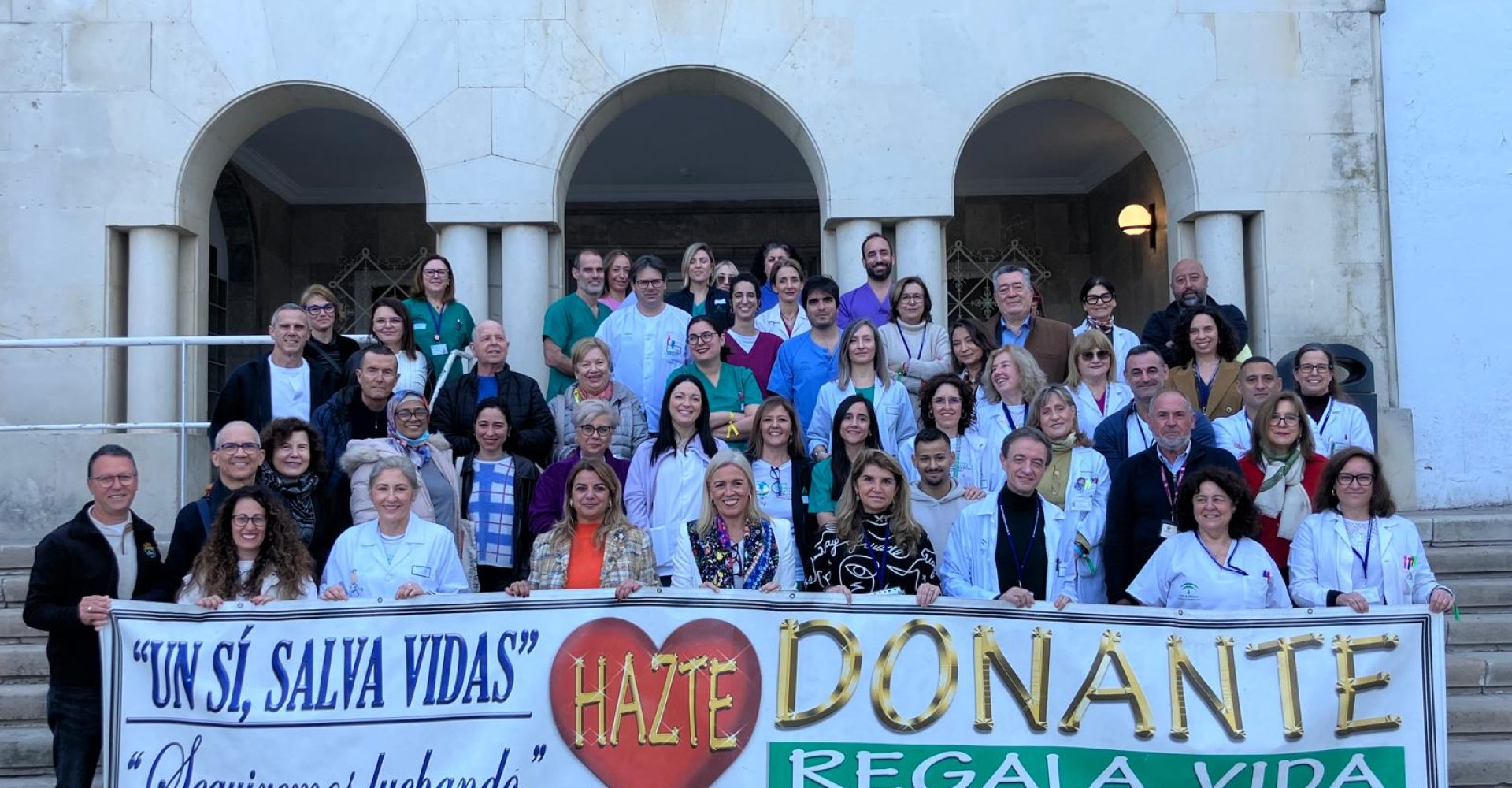 'Foto familia' con cartel HUPR mar 26