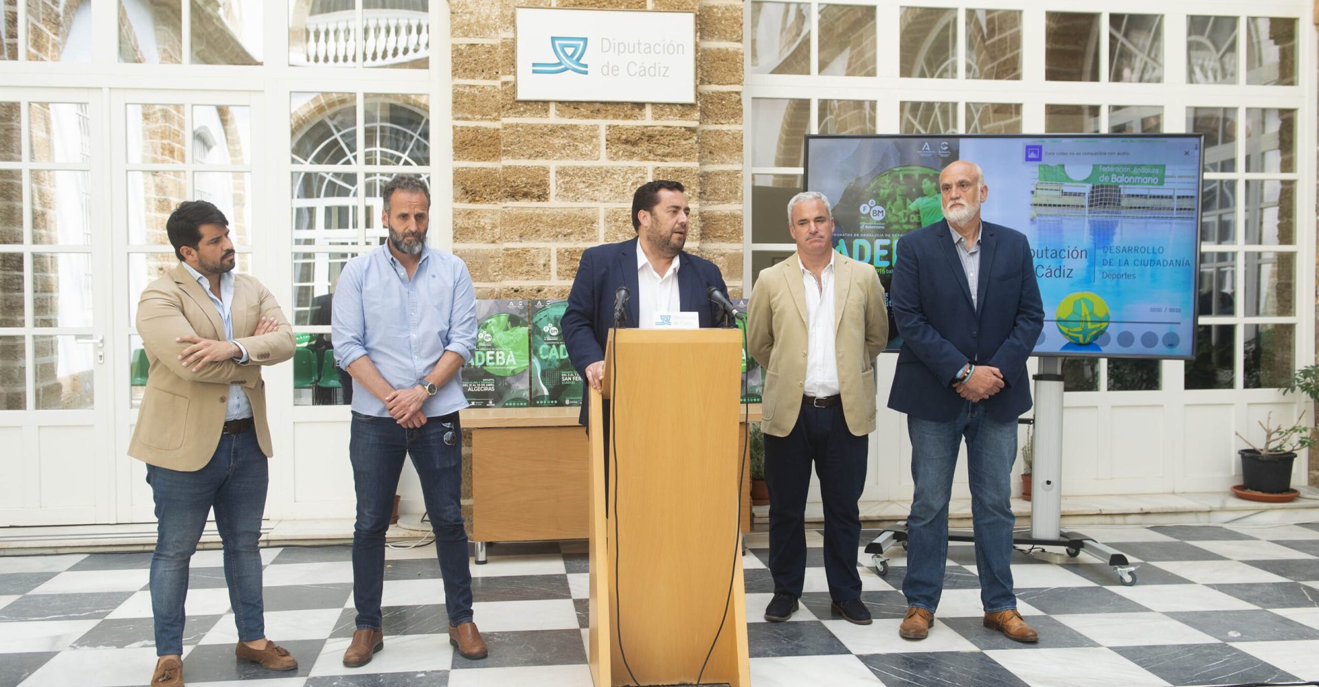 Jaime Armario interviene en la presentación de los campeonatos de balonmano
