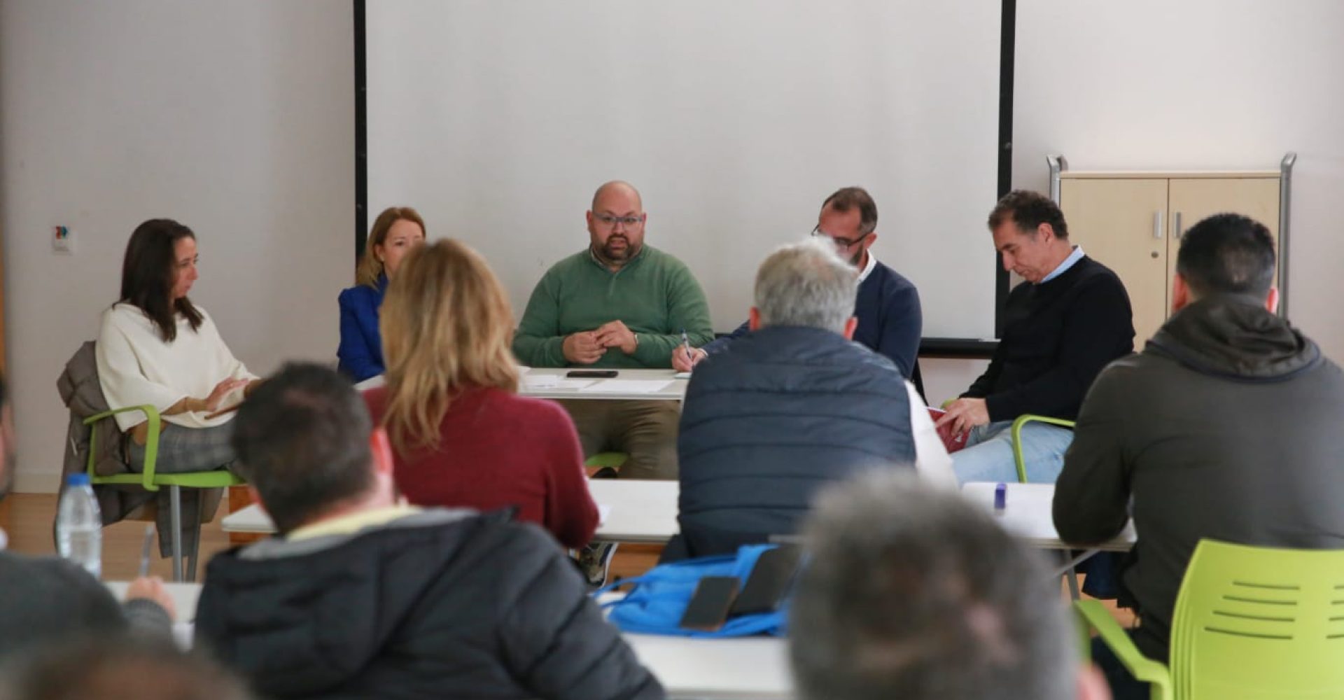 Javier Bello con personal del PFEA