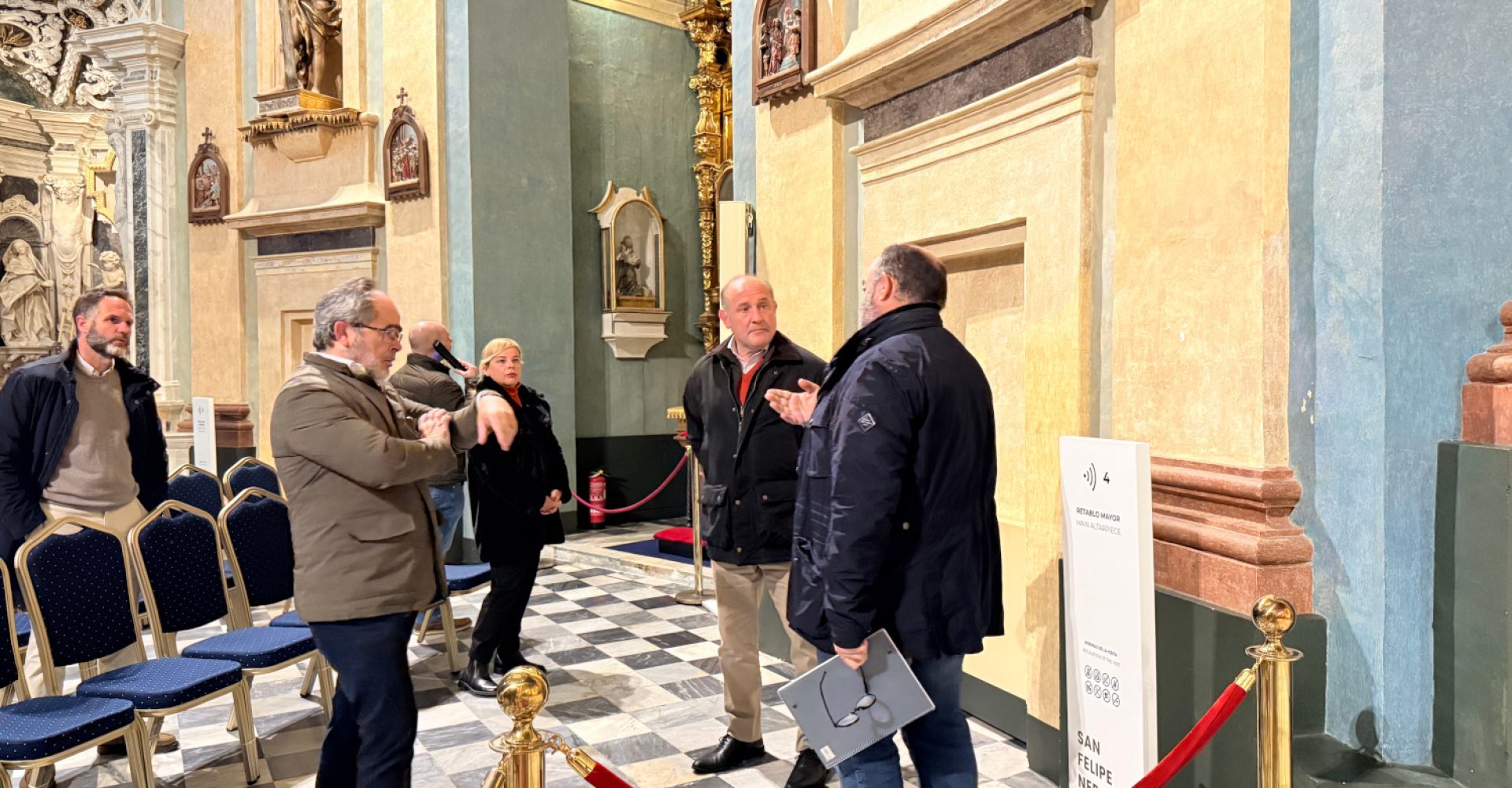 Juancho Ortiz y personal tecnico en el Oratorio