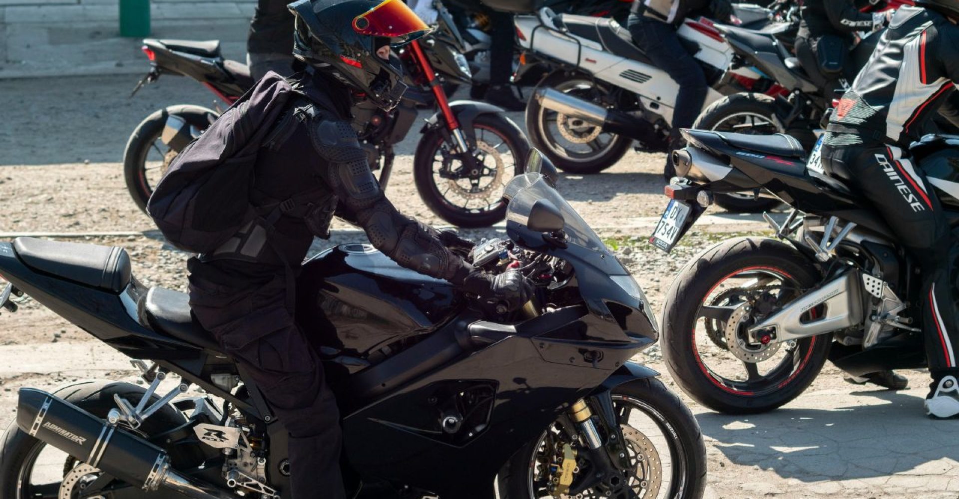 MOTOS