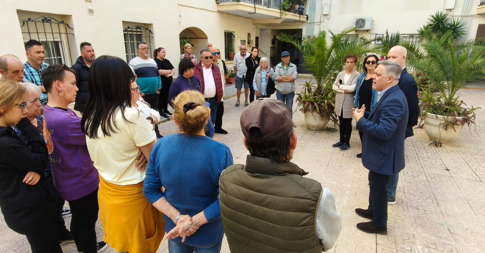 Reunión vecinos calle Explanada