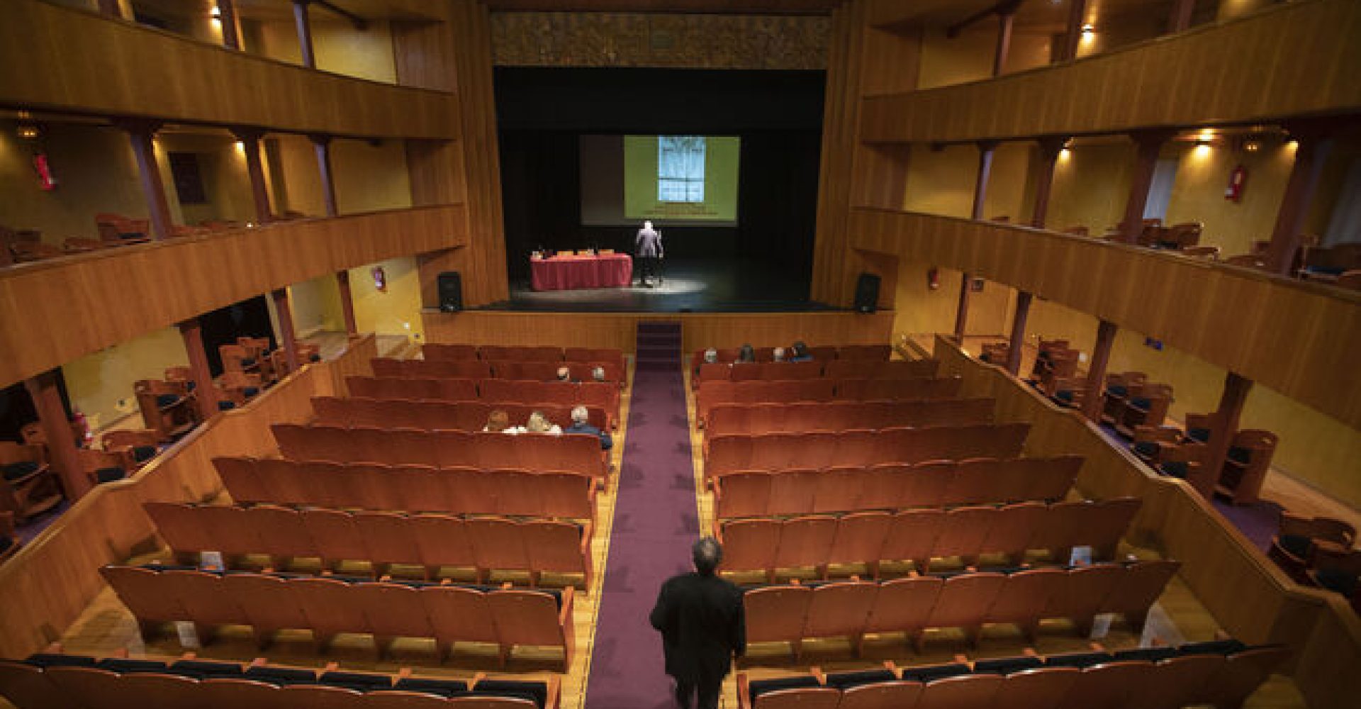 Teatro-Cortes-imagen-archivo_1429067930_115283949_667x375