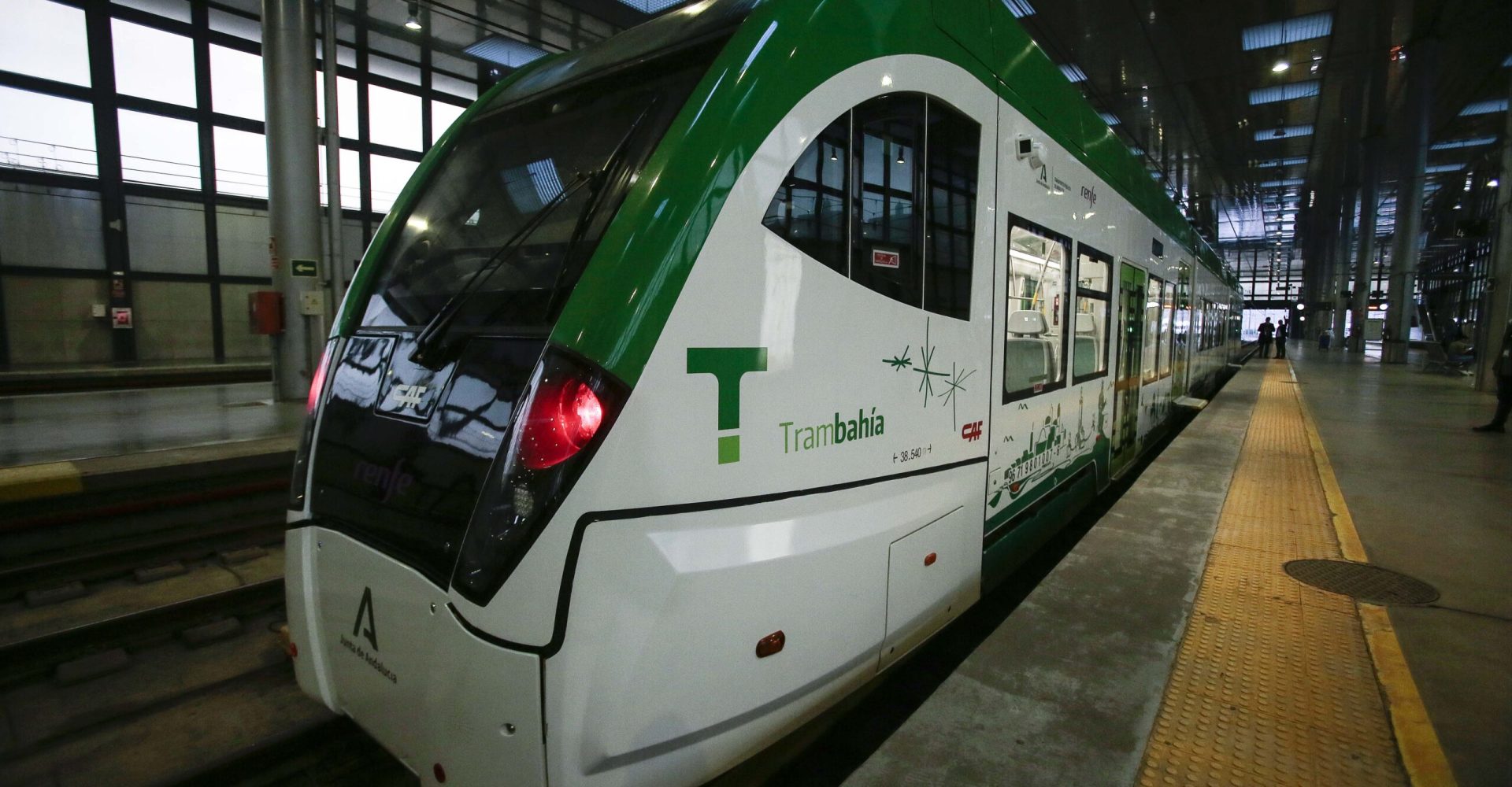 25/10/2022
El Presidente de la Junta Juanma Moreno, la ministra de transporte y la consejera Marifrn Carazo, inauguran el Trambahia