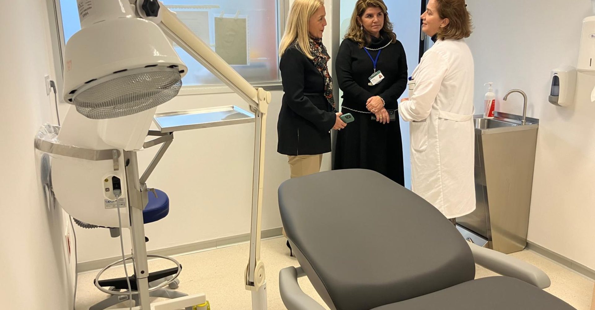 Visita sala blanca Oftalmología La Janda