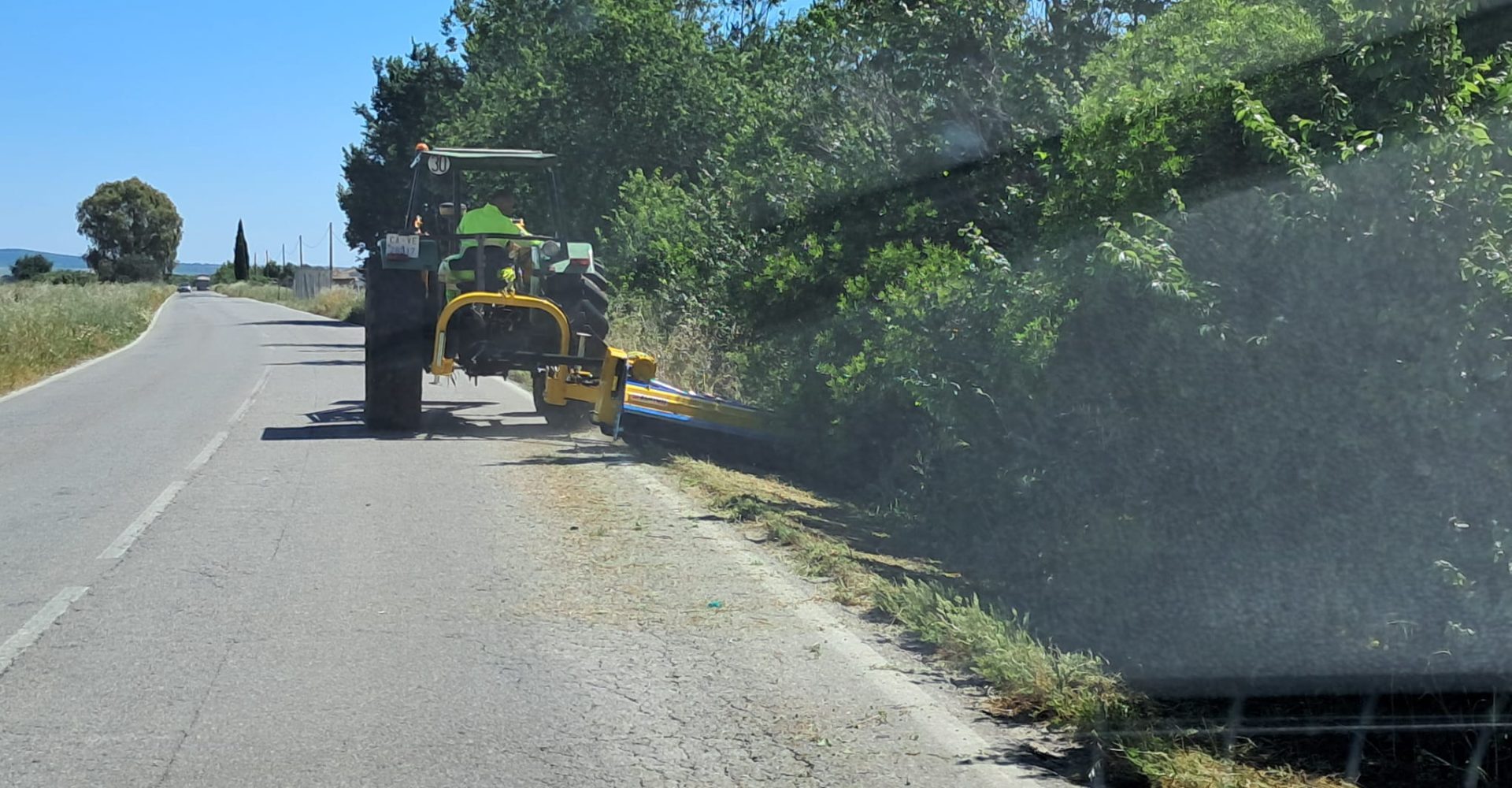 desbroce en carretera provincial