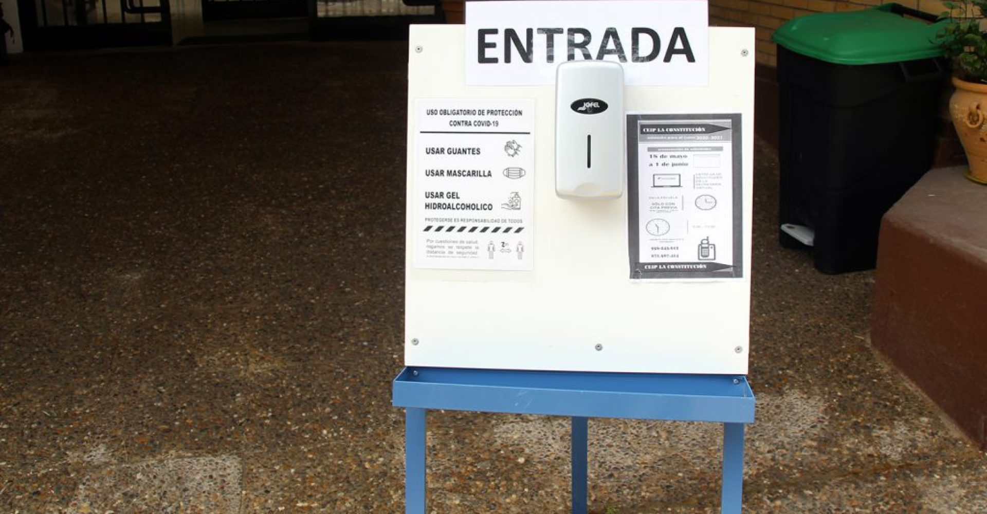 dispensador-gel-hidroalcolico-colegios-1024x683