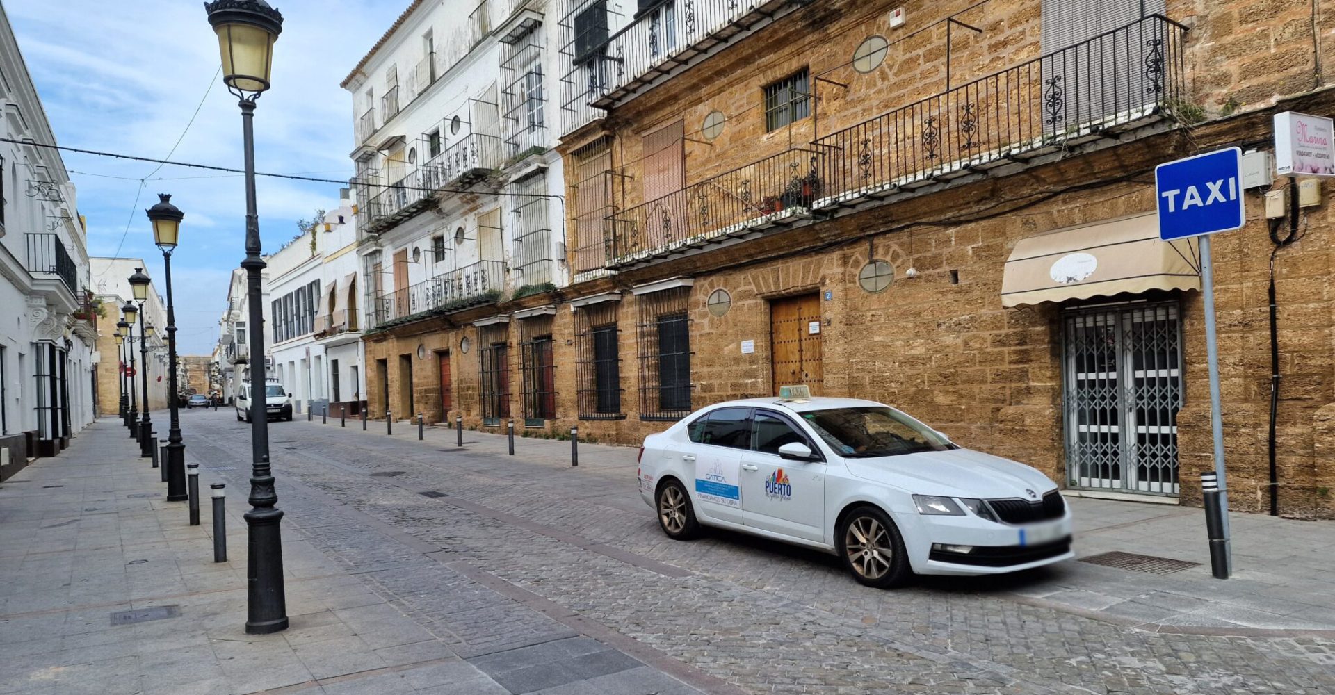 parada-de-taxis-calle-Palacios-2048x1338