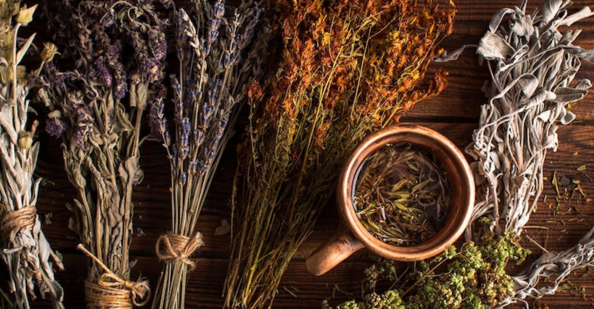 taza-plana-te-hierbas-plantas_23-2148338337